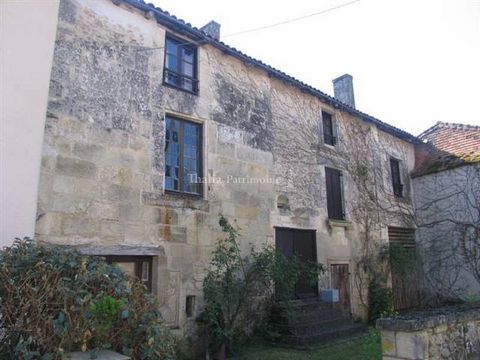 Périgord vert, 25 kilometres from Périgueux, near Brantome and Bourdeilles. Town house on 3 levels, with a living area of 200 m2. This house has all the arguments to seduce you, office with independent entrance perfect for a liberal profession. Livin...