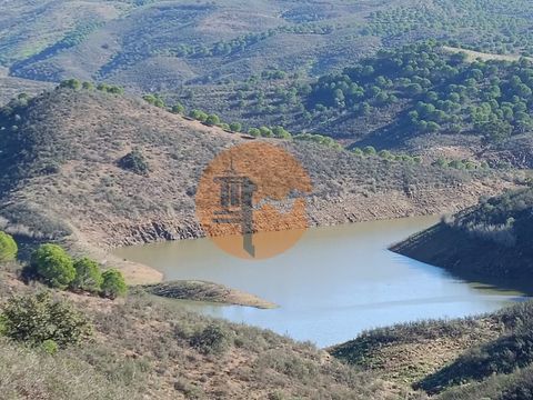 Terreno rustico di 7.560 m2, a Barragem do Beliche, Azinhal, Castro Marim. Confina con la diga. Terreno con vista sulla diga. Con alcuni alberi. Terreno con buon accesso e ottima esposizione solare. Parte piatta per roulotte e/o camper. In una posizi...