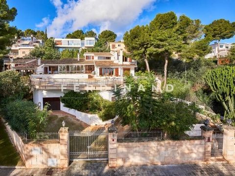 VILLA MED HAVSUTSIKT från bottenvåningen och bara 200 meter från stranden, Denna villa i det unika och högt ansedda lyxiga bostadsområdet 