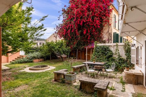 Scopri un gioiello nel cuore del centro storico di Palma, nel quartiere di Sant Miquel! Con una ristrutturazione, questo appartamento con giardino privato offre un incredibile potenziale per fondere il lusso moderno con il fascino tradizionale! Quest...