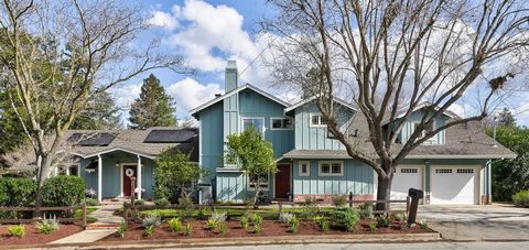 Nestled on corner quiet cul de sac, this gorgeous 2 story (3,073sf) home has an open floor plan w/5 beds,(2 down)& 3.5 designer baths, office & gym on 10,244sf lot. Stunning kitchen w/granite counters, Shaker style cabinets and stainless appliances. ...