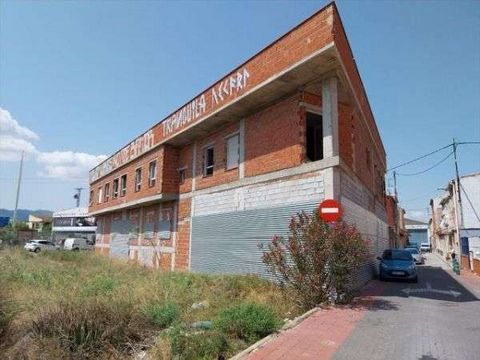 Opportunità di investimento! , promozione di 10 case con costruzione ferma, situate nella città di Murcia, Santa Catalina, Partido de San Benito. L'immobile è composto da tre piani fuori terra e da un piano seminterrato destinato ad una zona seminter...