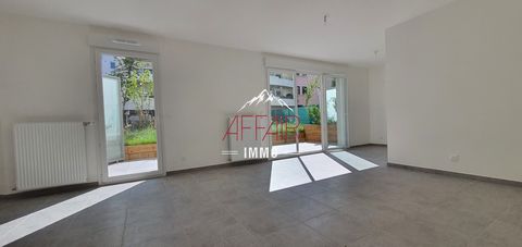 In the town of ANNEMASSE, close to all amenities, 7 minutes walk from the train station and the Léman Express - 25 minutes from the center of Geneva, 35 minutes from Geneva airport, in a recent residence, a T3 apartment of about 69 m2 on the ground f...