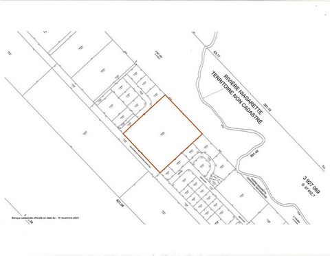 Très bien situé, sur la route Principale avec un flot de circulation important. Immense terrain plat de 267 000p² zoné commercial. Convient à tous vos projets d'affaires. INCLUSIONS -- EXCLUSIONS --