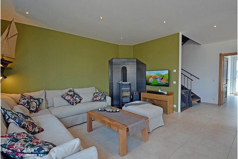 Casa de vacaciones con techo de paja, muebles de lujo con chimenea y sauna, 3 dormitorios, hasta 5 personas, internet gratis, lavadora y lavavajillas