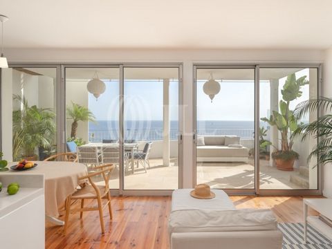 Villa met 3 slaapkamers en 237 m² bruto privéruimte, uitzicht op zee, gelegen in de pittoreske omgeving van Lazareto, in het oude centrum van Funchal. Deze prachtige vrijstaande villa is een echt luxe toevluchtsoord met drie slaapkamers, waaronder ee...