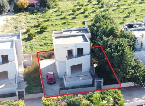 For sale in Argos of 182.01 sq.m., built in 2012, on a plot of 272.43 sq.m. It consists of basement, ground floor, first floor. The plot has fencing, parking space and landscaped surrounding area. The maisonette is under construction, with a completi...