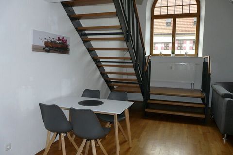 Loft moderne avec grand salon-salle à manger, cuisine ouverte, galerie avec coin nuit + bureau, dressing, salle de bain moderne avec baignoire, douche à effet pluie.