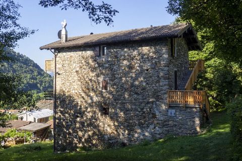 Acogedor apartamento con capacidad para 3 personas, en el rústico pueblo de montaña de Livo, en el lago de Como. Ideal para amantes de la naturaleza, quienes buscan paz y tranquilidad y amantes del senderismo.