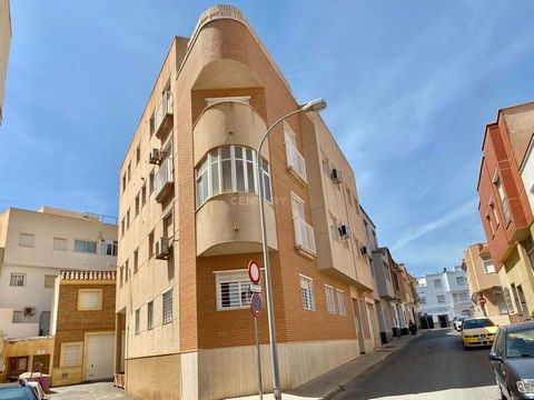 Unique opportunity! We present a large commercial premises and garage of 39 m², located in an excellent area of El Ejido. This space is ideal both for parking several vehicles and for establishing a business. Characteristics: - Surface: 39 m² - Secti...