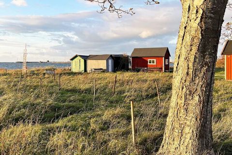 Willkommen in einem der beliebtesten Viertel Malmös: Limhamn! In diesem geräumigen Feriendomizil kann man die Meeresbrise vom Garten aus fast schon spüren. Sie wohnen hier keine 2 km vom Meer. Das Ferienhaus bietet eine gute Materialauswahl und eine ...