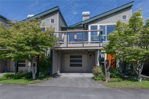 Nestled in the heart of Ganges Village, this impressive townhome offers the perfect blend of comfort, convenience, and a fabulous view of Ganges Harbour. Key features are: 1636 sq. ft.,3 bedrooms, 2 bathrooms, open main living area tastefully appoint...