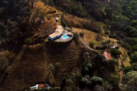 Finca Sobre las Nubes est une ferme qui n’est pas mise sur le marché, mais une fois dans une lune bleue, cette Finca totalise 750 000 m2 / 75 hectares - 185 acres de terres de premier ordre de la zone bleue de Guanacaste, des collines, des sentiers e...