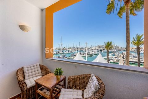 Apartment mit einem Schlafzimmer im Yachthafen von Vilamoura. Bestehend aus einem Schlafzimmer, Wohnzimmer, Küche und einem Badezimmer. Sehr gut gelegen und mit einer wunderbaren Aussicht auf den Yachthafen. Es gibt auch einen Parkplatz. Aufgrund sei...