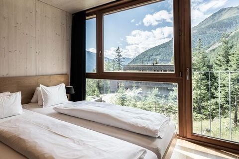 Des vacances haut de gamme au cœur de la nature : une architecture incomparable - extrêmement moderne et mise en œuvre de manière très durable ! Station branchée sans voiture avec chalets de premier ordre, sur un haut plateau de 10 hectares avec son ...