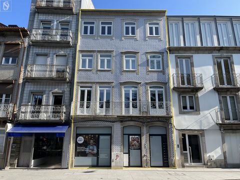 Apartment mit 2 Schlafzimmern Av Central Ausgezeichnete Wohnung in bester Lage in Braga Premium-Konzept in der Ausführung Restauriertes Gebäude im Herzen des historischen Zentrums Sehr modernes Interior Design Ursprüngliche Außenarchitektur beibehalt...