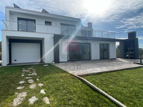 This stunning 4 bedroom villa, carefully designed with modern and contemporary architecture, is available for sale, offering a luxurious and relaxing living experience. Located in a privileged area, just a few minutes from the beach, this property co...