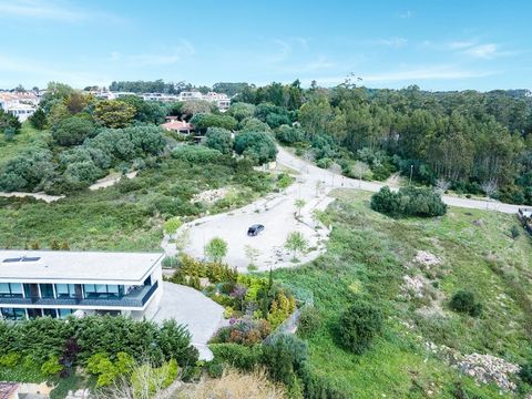 Plot of land for building a contemporary-style villa in Várzea, surrounded by countryside, with stunning views of the Serra de Sintra and located 30 minutes from the centre of Lisbon. Situated in a new urbanization in the surrounding Parque Natural S...