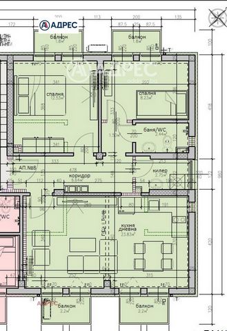 Wohnung mit zwei Schlafzimmern im zweiten Stock. Wohnzimmer mit Kochnische, zwei Schlafzimmer, Bad und WC, Kleiderschrank, vier Terrassen. Es besteht die Möglichkeit, Außenparkplätze zu erwerben. Das Gebäude ist umgeben von viel Grün, schönen Einfami...