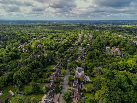 Discreet! Located on one of Northwood's exclusive estates. This remarkable residence offers just short of 10,000 square foot of luxury living space. With multiple reception areas, spacious bedrooms, and exceptional leisure facilities, this home is de...