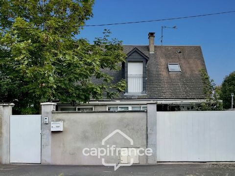 Maison de 113 m2 environ à Saint Pierre des Corps, à 15 minutes à pieds de la gare TGV et 10 minutes en voiture du centre ville de Tours. Cette maison mitoyenne d'un coté construite en 1981 vous accueille par une véranda chauffée et se compose au rez...