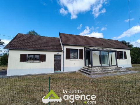 In een rustige omgeving, in een rustig gehucht op minder dan 15 minuten van La Charité Sur Loire: traditionele constructie gebouwd op een kruipruimte. Deze woning biedt u een veranda, entree, woonkamer met insert open haard, een ingerichte keuken, ee...