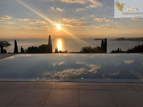 83110 SANARY in a very popular area, contemporary architect's villa of 410m2 plus 85m2 annexes (garage and other) on a flat plot of approximately 3000m2 enclosed and planted with trees, mirror pool with panoramic sea view from the entire property. It...