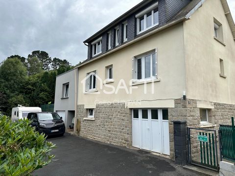 À Plouaret (22420), cette charmante maison néo-bretonne des années 1970 sur sous-bassement en pierre offre un cadre paisible près de toutes les commodités. Implantée sur un terrain de 510 m², elle dispose d'une terrasse exposée SUD sur pilotis en boi...