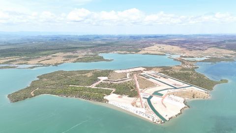 Coconut Point est un joyau de la couronne du Belize ... Cet emplacement incroyable est situé sur une île unique et vierge reliée au continent par un pont terrestre dans les lagunes de Sapodilla et de l’Ouest. La communauté planifiée est entourée de k...