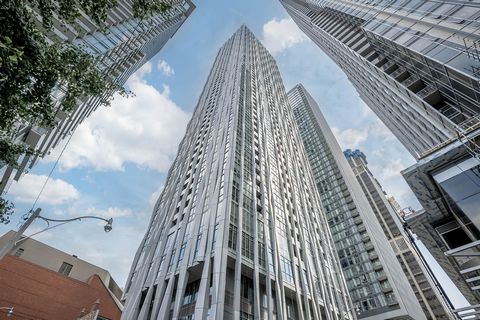 Live in Luxury in Prime Yorkville PRIME Yorkville! Luxury living at 1 Yorkville with the ultimate first class amenities over 3 levels including fitness studios, indoor/outdoor pools, rooftop lounge/party room with 360 view. This 1 bedroom + Den (can ...