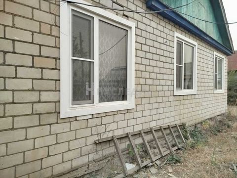 Номер в базе компании: 27576961. К продаже представлен просторный дом в х. Старая Станица. Характеристики Дом площадью 66,4 квадратных метров выполнен из кирпича. Планировка позволяет максимально эффективно использовать площадь. К дому пристроено две...