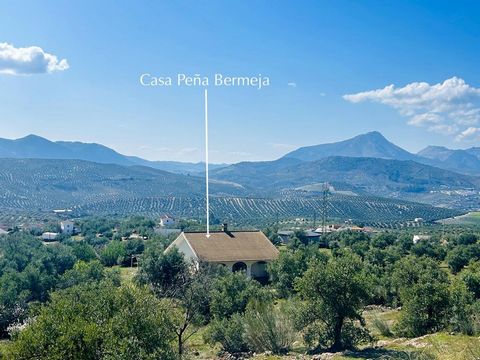 150 m2 de Superficie Construida 19,209 m2 Área Terrestre 2 amplios salones Comedor Cocina Trastero 2 Dormitorios 2 cuartos de ducha Gran loft parcialmente reformado con espacio para 2 dormitorios más y un baño con ducha Aire acondicionado/calefacción...