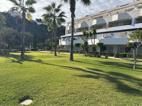 Cosy first floor flat with a large south facing terrace. The urbanization has large gardens, ideal for those who wish to live in a quiet and well communicated area, as well as for investors looking for a high rental return in a strategic location. Th...