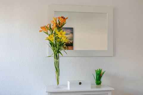 Este pintoresco apartamento en Rincón de la Victoria tiene 3 dormitorios. La casa tiene capacidad para 6 personas y es ideal para una familia o un grupo. Disfrute de las vistas al mar desde la terraza o del balcón de la casa. Ubicado a solo 50 m de l...
