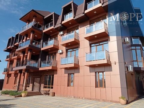 Продам шикарный апартамент в курортном комплексе Бизнес класса. Место для спокойного отдыха, где вдали от суеты города Вы можете насладиться впечатляющими природными пейзажами, чистым горным воздухом и уединением. Видовой номер на горы или море обору...