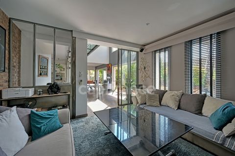 VENDARGUES - Maison avec de grands volumes, trois grandes chambres et une annexe