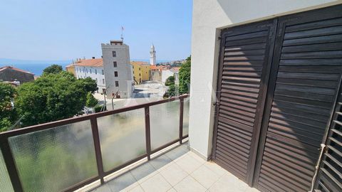 Location: Primorsko-goranska županija, Novi Vinodolski, Novi Vinodolski. We are selling an apartment in the city center in a great location near all necessary amenities. The apartment consists of a kitchen, living room, spacious bedroom, hallway, bat...