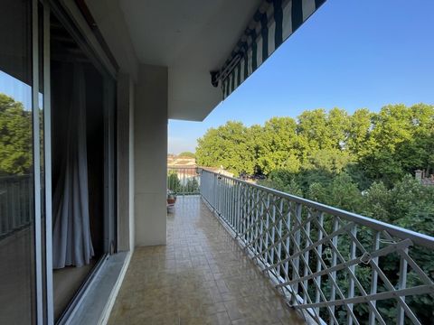 ARLES Trinquetaille, appartement à vendre 5 pièces avec balcon, dernier étage