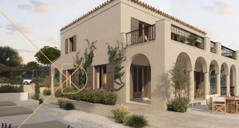 EXCLUSIEVE VERKOOP:~~DCANO Real Estate Agency is verheugd een unieke kans te presenteren: een ruim huis met een groot potentieel, samen met twee bijgebouwen die momenteel worden gebruikt als schuren en stallen, gelegen op een perceel van meer dan 11....
