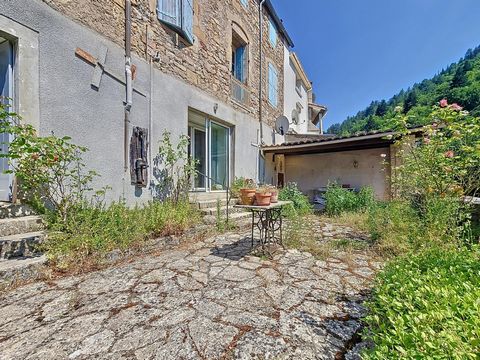 Appartement de plain-pied avec terrasse & garage – Lunas (34650) Idéalement situé au cœur du village, à deux pas du château