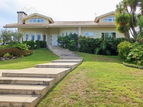 Moradia V4 com Piscina e Quadra de Tênis à Venda junto à Ria de Ovar - a 4km da Praia do Furadouro. Descubra esta exclusiva moradia V4 à venda em Ovar, localizada junto à belíssima Ria de Ovar e apenas a 4km da Praia do Furadouro. Uma oportunidade ún...