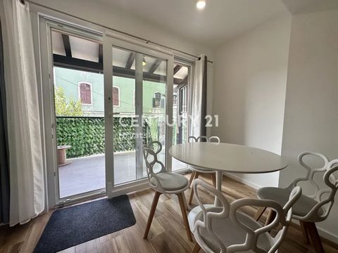 ISTRIA, PAZIN, ROW HOUSE WITH NICE YARD Near the old town of Pazin, we are selling a renovated and fully furnished terraced house with a nice yard of a total area of ​​106 m2 (covered terrace, green area, parking spaces). The house consists of a grou...