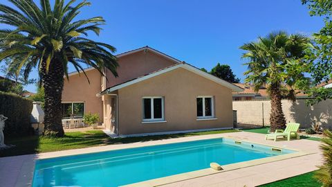 Maison 9 pièces 190 m² sur un terrain de 646m² à 1km des Cinq Cantons et 2km de la plage Chambre d Amour .