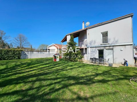 Maison d'architecte spacieuse 375m2 avec terrain et garage