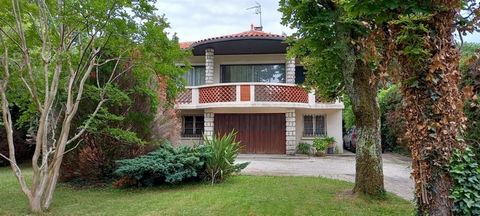 Dpt Gironde (33), à vendre PESSAC Alouette maison T6 de 194 m2 habitable, sous sol 91m2, sur 1200m2 de terrain