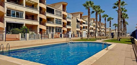 Gelegen in het populaire Los Altos in Orihuela Costa biedt dit hoekappartement op de eerste verdieping de hele dag zon, uitzicht op groene zones en toegang tot twee gemeenschappelijke zwembaden. Het appartement heeft een woonoppervlakte van circa 72 ...