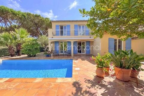 Villa 115m² - Terrein 600m² - 4 slaapkamers - 2 badkamers. Gelegen op een klein privé en omheind landgoed, op slechts 1,5 km van het stadscentrum van Sainte Maxime en zijn stranden, is deze prachtige villa van 115m² gebouwd op een perceel van 600m². ...