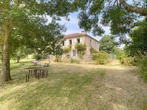 Superbe bâtisse de 1701 sur 5,6 hectares aux portes d’Auch
