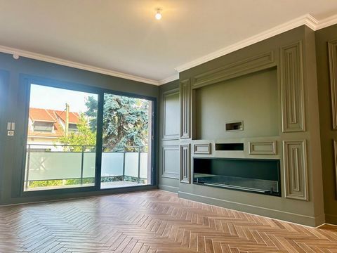 Fontenay-sous-bois, à proximité du RER, des écoles, des commerces et des activités culturelles de la ville, Sophie GONZALES a le plaisir de vous proposer : Une maison d'architecte de 205m2 de 2024 conçue sur les codes du contemporain avec de très bea...