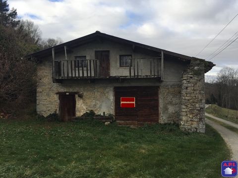 BARN TO CONVERT In a small Ariège village, barn with beautiful fireplace and mezzanine to convert entirely. Good general condition roof redone 20 years ago Treated frame, eu, adjoining land 80 m² Sanitation to be provided Electricity to be provided P...